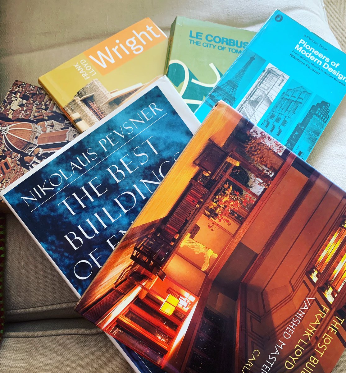 KEHaddrell's tweet image. Awesome haul from second hand book shop this morning #planninggeek #franklloydwright #pevsner