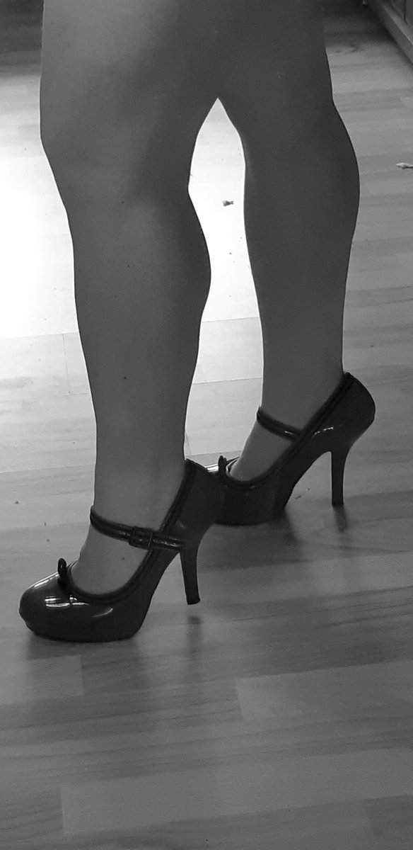 LittleCurvyQue1's tweet photo. Simple black and white...
https://t.co/FpIHIfxZ7d
https://t.co/29ysMpSIGU
@RevealMeModels
@RevealMeFanPage
#onlyfanspromo #onlyfansbot #curvy #curvyqueen #curvylover #revealme #revealmemodel #revealmevip #thickmom #legs #heels https://t.co/vzCxljuFFL