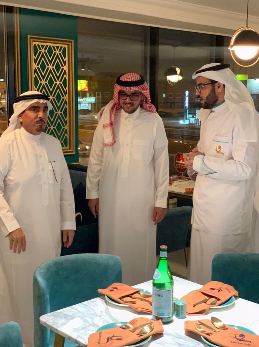 9alothaim's tweet photo. سعدت بأغلى من شرفني بساو لاونج الغالي تاج راسي والدي وعمي الغالي علي واخواني توأم الروح الغالين ��ابناؤهم  وابن العم عبدالعزيز بن علي قبيل الافتتاح بايام وكان لها دافع معنوي كبير اسعدتوني لاعدمتكم شرفتوني بهذه الزيارة .@alialothaim @Malothaim @AzizAlOthaim @aaalothaim ❤️ https://t.co/D4Wb4PD4vA