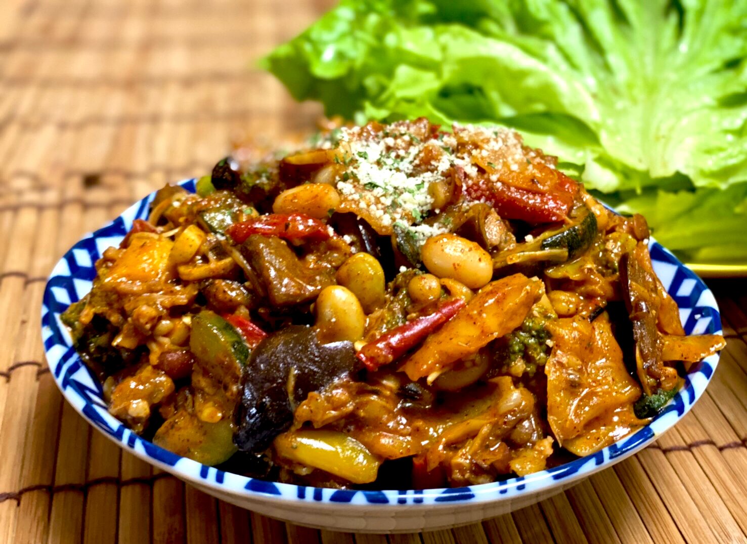 いなっち チリコンカン メキシコ料理ってビールに合う最高の料理ですね 肉 玉ねぎ ナス ズッキーニ にんにく トマト ビーンズなどをしっかり炒めましてチリペッパーと赤ワインで濃厚にします レタスに巻くも良し トルティーヤ