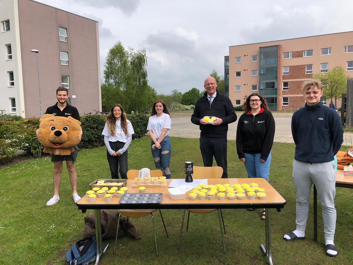 DrKKalawsky's tweet photo. The @Robert_Bakewell committee had a special visitor to one of their Welfare and Diversity Weekend events this morning! @lborouniversity @RBWardensTeam @LSU_Welfare @DanielSmith0120 #VCBob 🙌 🐻 ❤️🖤 https://t.co/08sGBS98EY