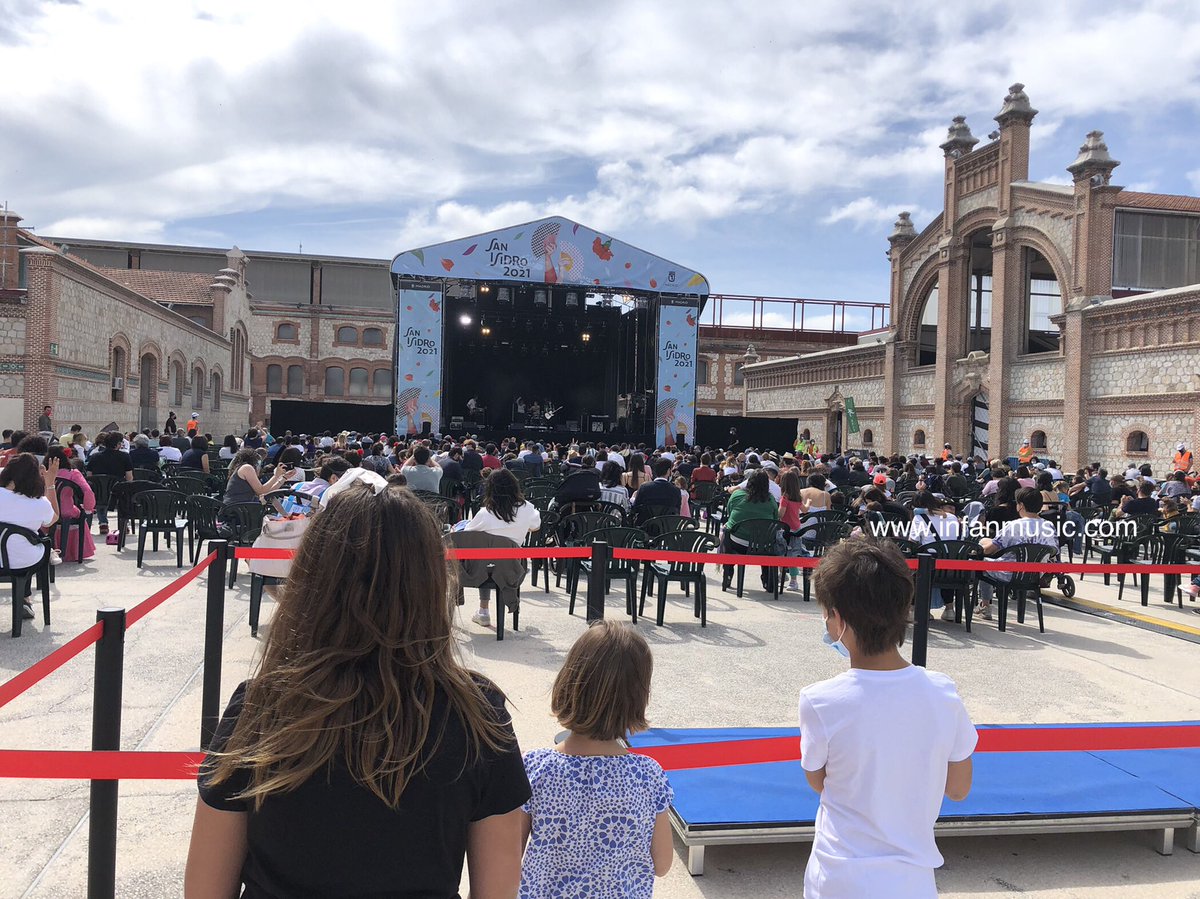 Infanmusic's tweet photo. Petit Pop!!! en concierto hoy en @mataderomadrid , qué ganas de volver a bailar con este grupal o https://t.co/uXE7QffDHi vía @Infanmusic @PetitPop_music #petitpop #SanIsidroMadrid2021 https://t.co/PCiHBITdOG