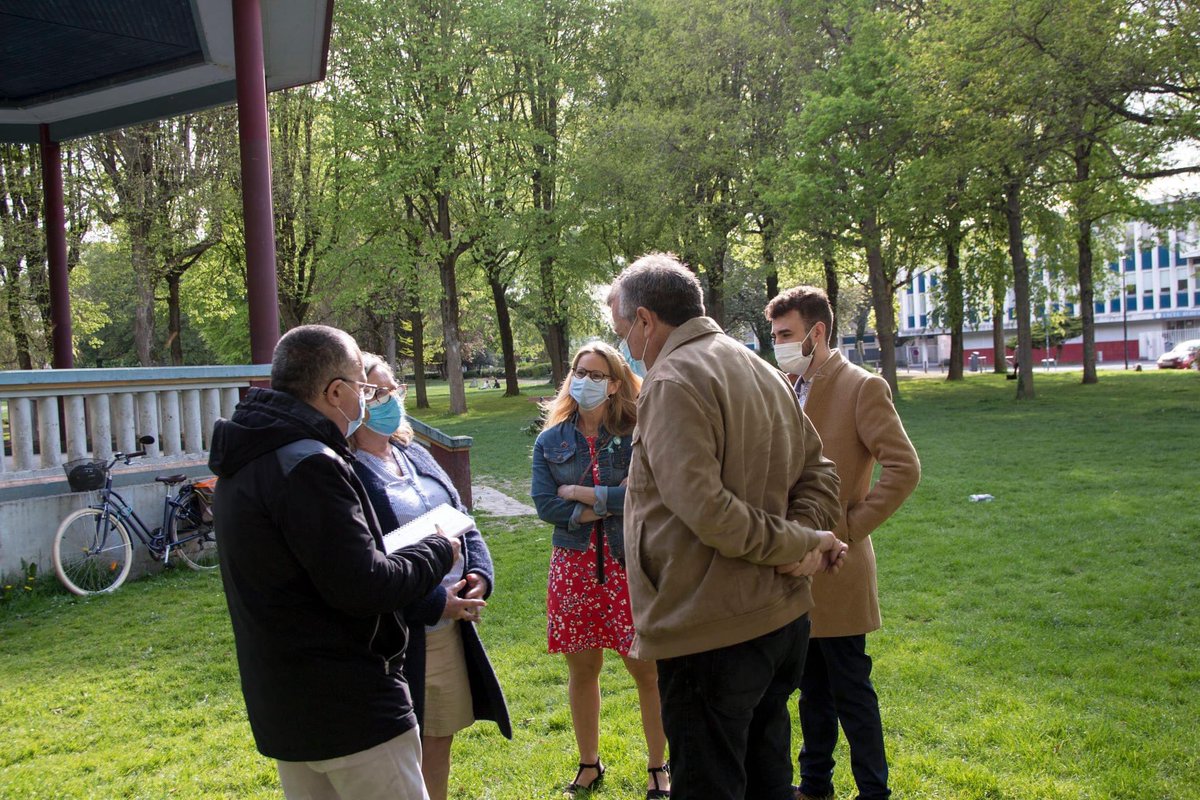 lAdxlx's tweet photo. Hier nous avons eu le plaisir de rencontrer @lboucher62 de @voixdunordarras lors d’un riche et vif échange afin de pouvoir lui définir notre vision de l’avenir mais surtout notre ambition en richesse sociale et écologique ! 🌱❤️ https://t.co/O6YJIYHnxk