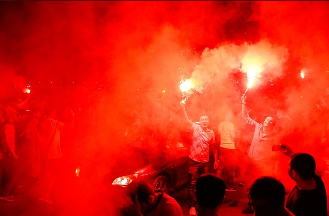 İçişleri Bakanlığı'ndan 81 il valiliğine yazı gönderilmiş şampiyonluk kutlaması yapılmayacak diye

Pankartları Arapça yazın, ne de olsa anlayan yok

Soran olursa İsrail'i protesto ediyoruz dersiniz 😊

بطل بشيكتاش

بطل غلطة سراي