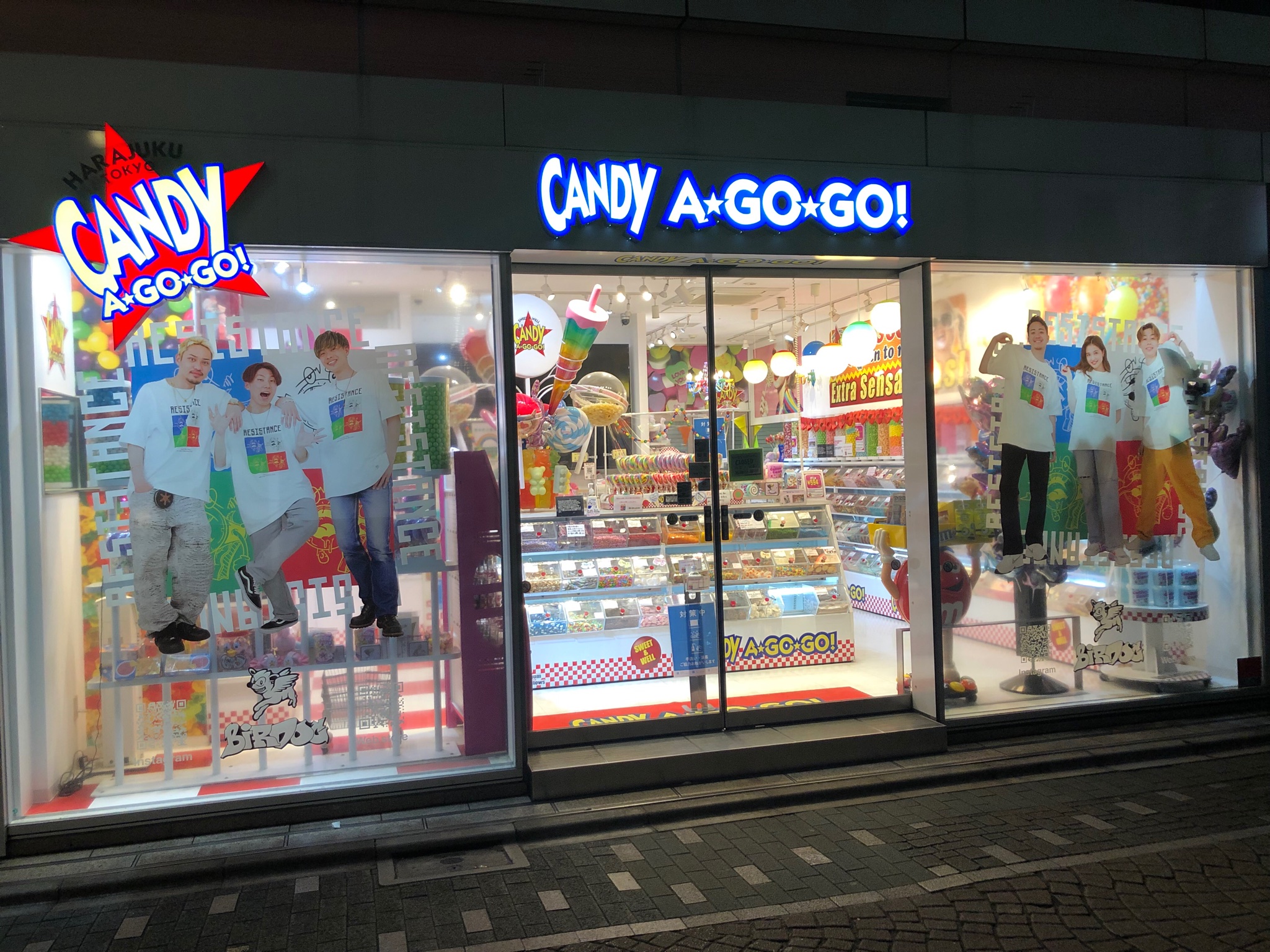公式 Candy A Go Go Candy A Go Go 原宿本店と本店横の大型看板が なんと コムドット になってますよ すごすぎです Birdog Birdogappearsinharajuku 竹下通り Candyagogo キャンディーアゴーゴー 原宿 T Co