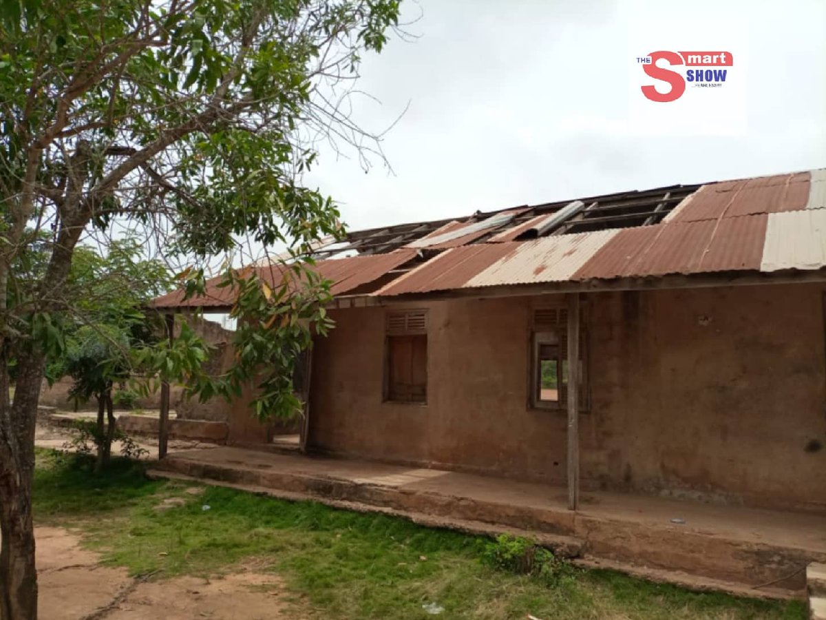 OnuaSmart's tweet photo. This is the current state of DA JHS in FOSUKROM in Bia East District which was established in 1962. 
😥😔
#FixTheCountryNow https://t.co/bF3RbcrELt