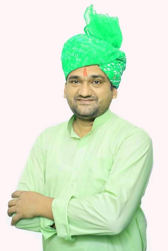 ऊंचाई पर वे ही पहुँचते है जो बदला नहीं, बदलाव लाने की सोच रखते हैं।            @vinodgothwal009