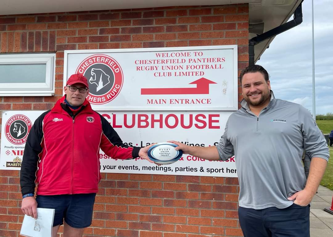 First 'Kick Start 2021' balls starting to be distributed. 20 for each junior club in NLD. Ben Perrin of <a href="/2012DunstonRoad/">ChesterfieldPanthers</a>  receives a socially distanced 'pass' from Trustee Fran O'Neill. <a href="/nldrfu/">NLD RFU</a> <a href="/RFUMidsGameDev/">RFUMidsGameDev</a> <a href="/RFUMidsClubSup/">RFU Midlands Club Support</a> <a href="/derbyshirerfu/">Derbyshire Rfu</a> <a href="/nottsrfu/">Nottinghamshire RFU</a> <a href="/LincsRugby/">Lincolnshire Rugby</a>