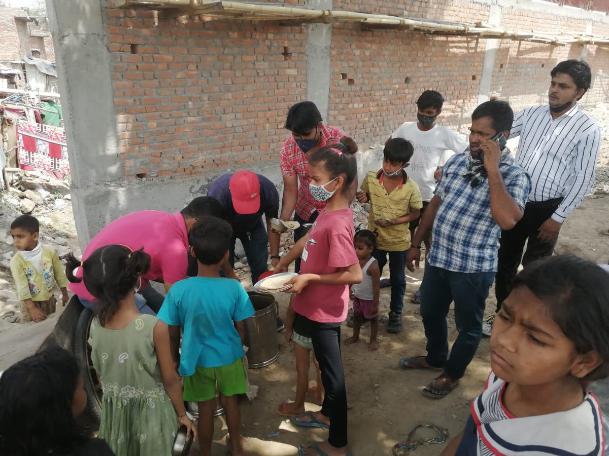 mdashfakiyc's tweet photo. तिमारपुर विधानसभा कांग्रेस परिवार की तरफ से ज़रूरतमन्दों को भोजन वितरण करते हुए #teamHaider 
@RahulGandhi @priyankagandhi
@srinivasiyc @Ch_AnilKumarINC
@bhaiya_pawar @shaktisinhgohil
@mudit_aggarwal @haiderabbasiyc
@DelhiPYC @IYC @rohanrgupta
#SOSIYC 
#SOSDPCC 
#StandwithIYC https://t.co/hVU3h2QqLm