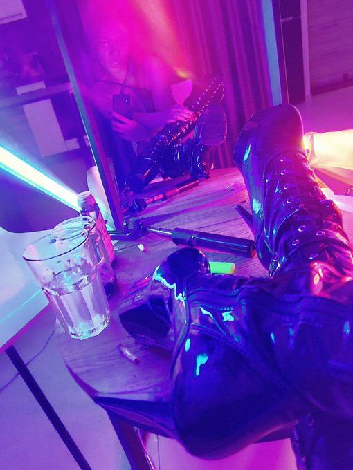 I have box full of messages... Its nice to get them, but if You want me to text you back - show me your<a href="/tag/nowezdjecieprofilowe"class="tags"><span>#nowezdjecieprofilowe</span></a>