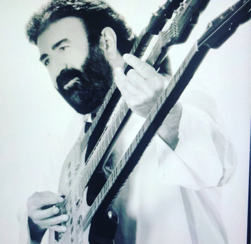 Küçüklüğümün figürleri tek tek gidiyorlar. Sevimli, güzel bir adamdı. Hafızamda hep o güleryüzünle kalacaksın. Güle güle git, yattığın yer incitmesin. #derdiyokali