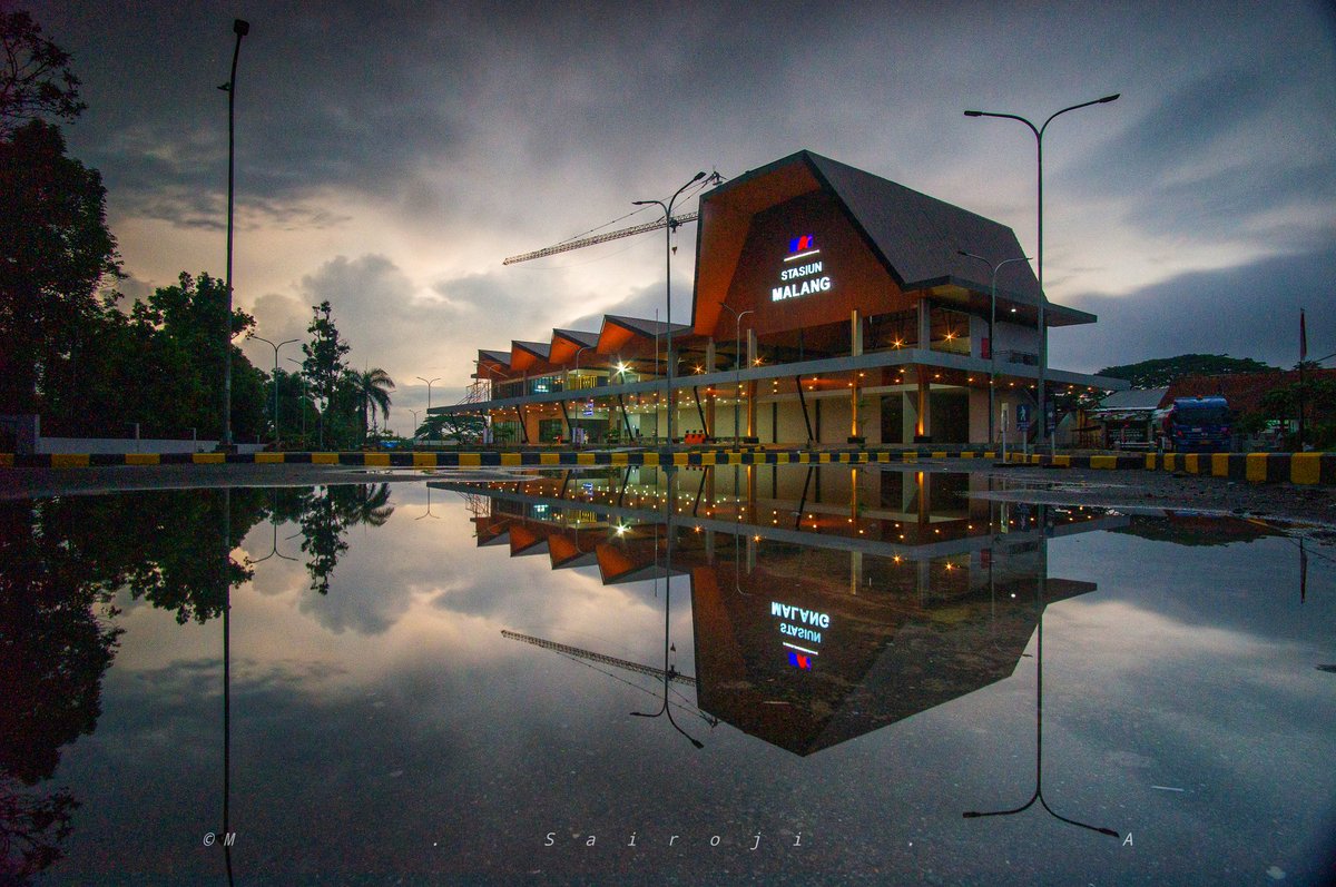 Stasiun Malang Baru Mulai Beroperasi Happy weekend, #SahabatKAI! Railmin punya kabar baik nih, buat kalian yang sering bepergian dari dan menuju Kota Malang, karena Stasiun Malang Baru yang berada di sisi Timur, telah mulai beroperasi.