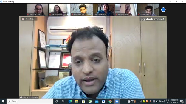 spjimrfmb's tweet photo. May 14,2021 was a special Family Friday for the youngest members of our family at SPJIMR's FMB.
Our alum from FMB 3 - Siddharth Bhimrajka, –addressed them over an engaging session on aspects of family business. #IamSPJIMR #IamFMB https://t.co/qjtrN85uNL
