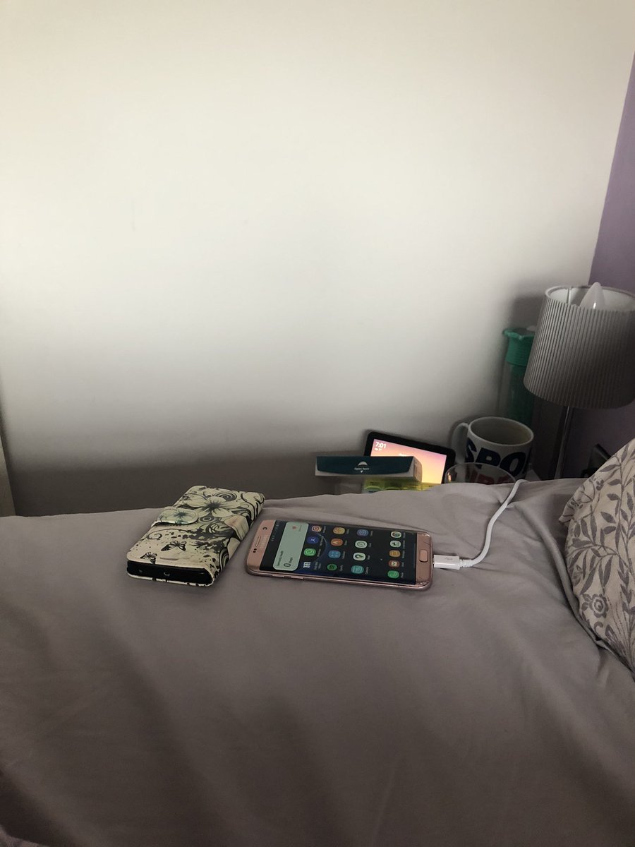 78andyellis's tweet image. I think my mrs is a drug dealer! #twophones