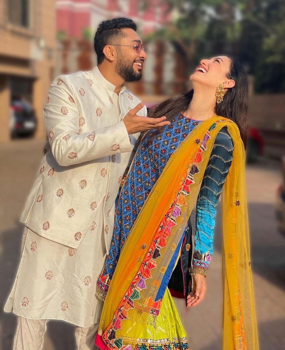 E24bollynews's tweet photo. Love Birds ❤️❤️❤️

@GAUAHAR_KHAN 
 #gauharkhan &amp; #zaiddarbar #gazalove https://t.co/WGNmJAWgHM