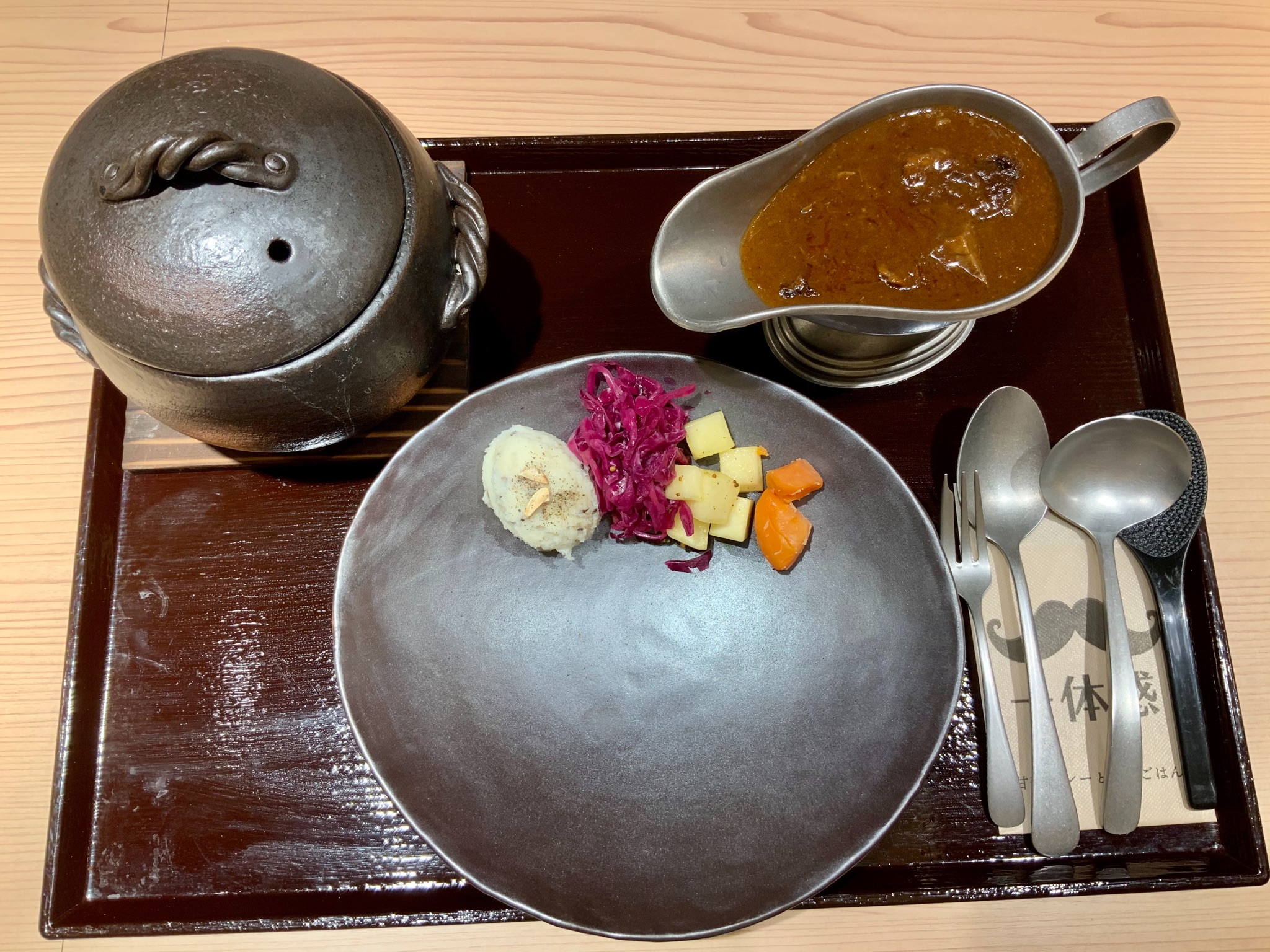 تويتر Toyo 行動制限解除 على تويتر 土鍋で炊いたご飯で食べる欧風カレー 築地一体感 美味しかったな カレー は選べないけど米は選べるというユニークなお店 場内が豊洲移転した後は選択肢が激減してしまった築地飯に新たなお店が T Co Eqfijqoy2a