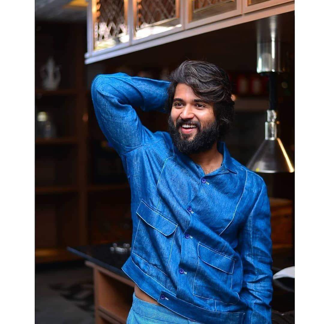 VDFCWBOfficial's tweet photo. Our Meme Companion Is Back 💥😍 #RowdyArmy
Go n Follow @VDMemes_RA For Latest Memes About @TheDeverakonda 
#VijayDeverakonda #Liger https://t.co/6Dq3bsOo2t