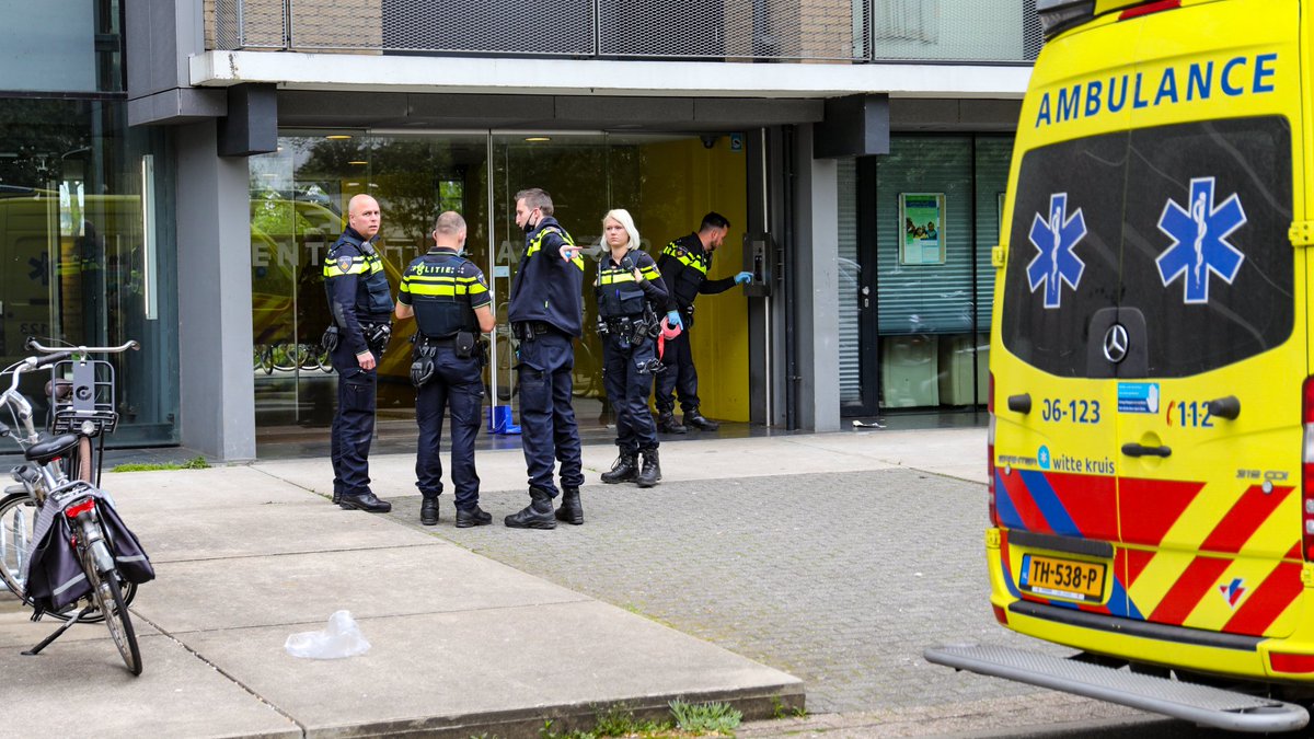 Gewonde bij steekpartij in flat in Apeldoorn..