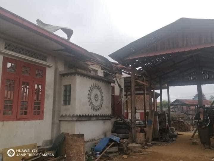 IrrawaddyNews's tweet photo. Many houses in Myothit and Sihub villages in #Kachin State's #Momauk Township were damaged by artillery attacks and air strikes during fierce fighting between the Kachin Independence Army (KIA) and regime troops on Friday.
(Photo: Bhamo Platform) #WhatsHappeningInMyanmar https://t.co/a2EmnlgfqR