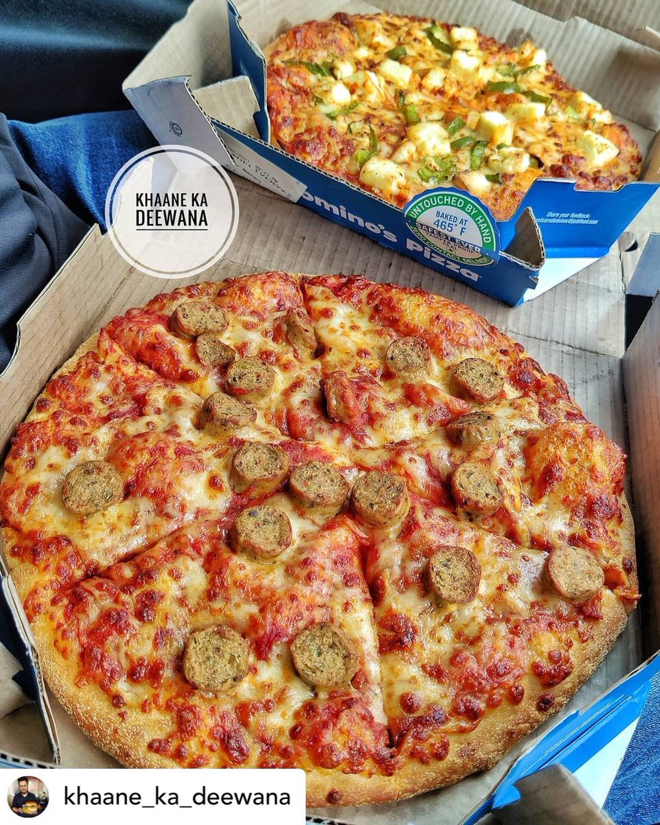 dominos_india's tweet photo. Treat your family to the Ultimate #PizzaParty with the #Dominos #AllNewEverydayValueOffer! Pair your delicious Chicken Sausage Pizza with the hot and fresh Paneer Makhani Pizza and get upto 40% off on your order
#SafeCravings #OrderKarnaSafeHai #FamilyDay #ZeroContactDelivery https://t.co/KtjNfPowlJ