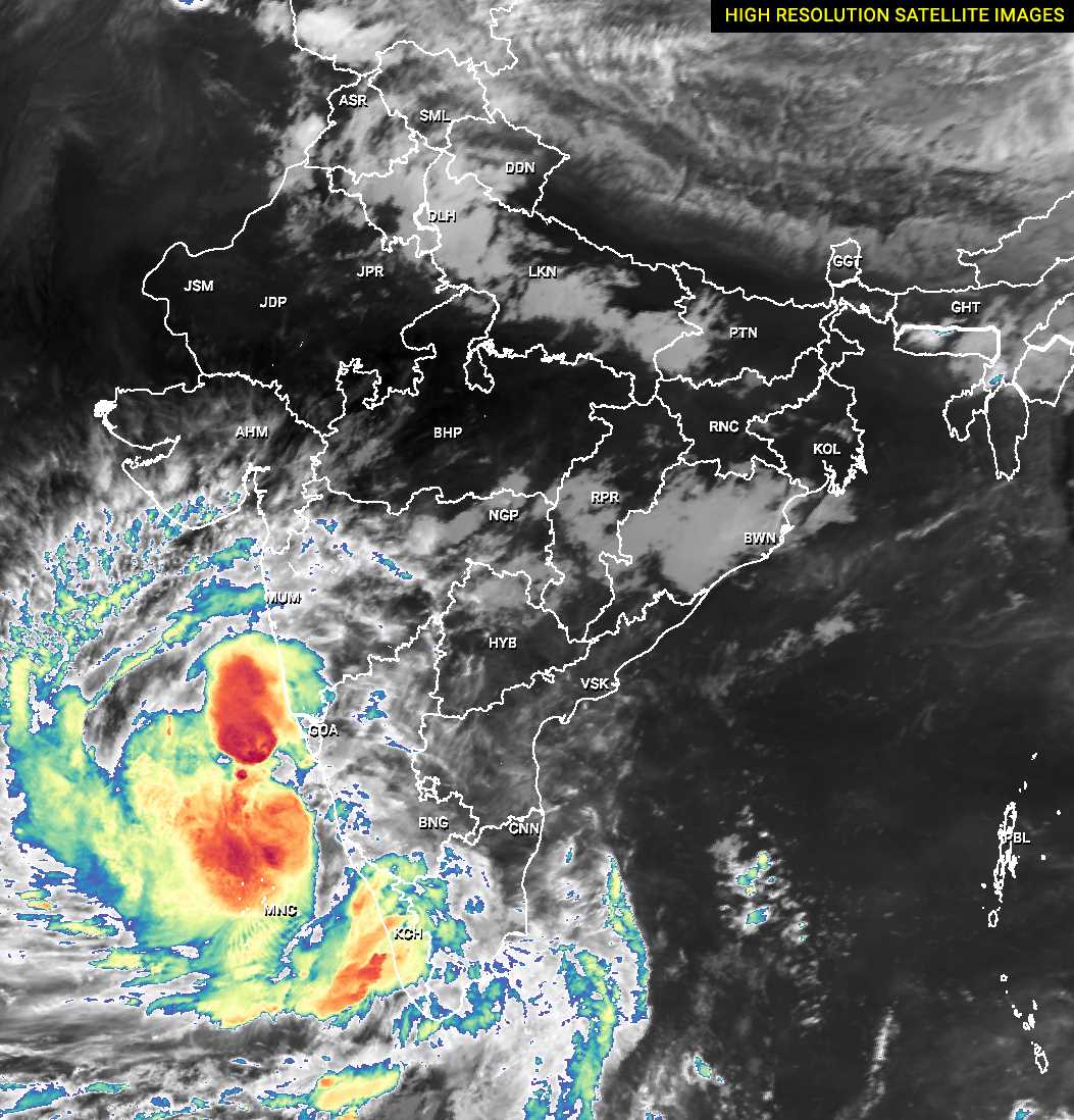 Mpalawat's tweet photo. #CycloneTauktae is heading to west #Gujarat and #Karachi. Heavy #rain and strong winds to lash #Kutch in Gujarat. #Karachi, #Hyderabad, #MirpurKhas, #Nawabshah, #Chhor, #Badin, #Jacobabad, #Bahbalpur in #Pakistan. #Jaisalmer #Barmer and #Jodhpur. #CycloneTauktae @SkymetWeather https://t.co/9a4ZoUON6K