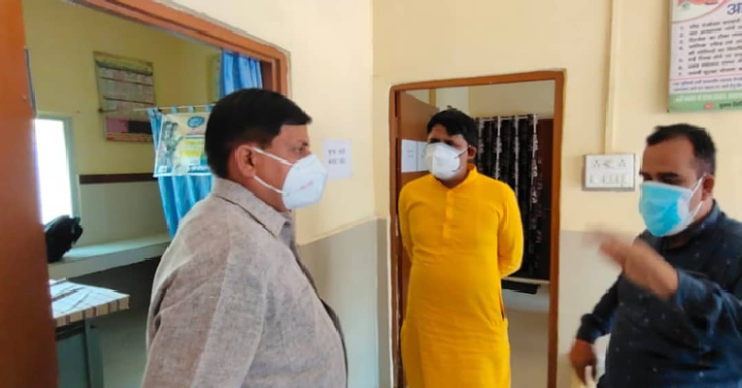 उज्जैन दक्षिण विधानसभा ग्राम पंचायत लेकोडा में आपातकालीन उपयोग हेतु 15 ऑक्सीजन सिलेंडर उपलब्ध कराए।
<a href="/bjp4ujjain/">BJP4Ujjain</a> <a href="/BJP4MP/">BJP Madhya Pradesh</a> 
#MPFightsCorona