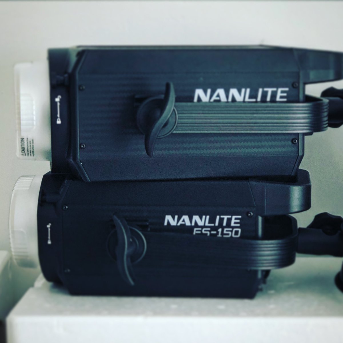 VanillaPictures's tweet photo. Que la lumière soit! 🎥 🎬 🔥
•
#courtmetrage #derniererondelefilm #rehearsal #preproduction #film #cinema #tournage #shooting #camera #bmpcc6k #focus #passion #shortfilm #filmmaking #nanlite #samyang #tilta #fs150 #fs300 #hmi #cobled #spotlight https://t.co/OwdQFkeWG8