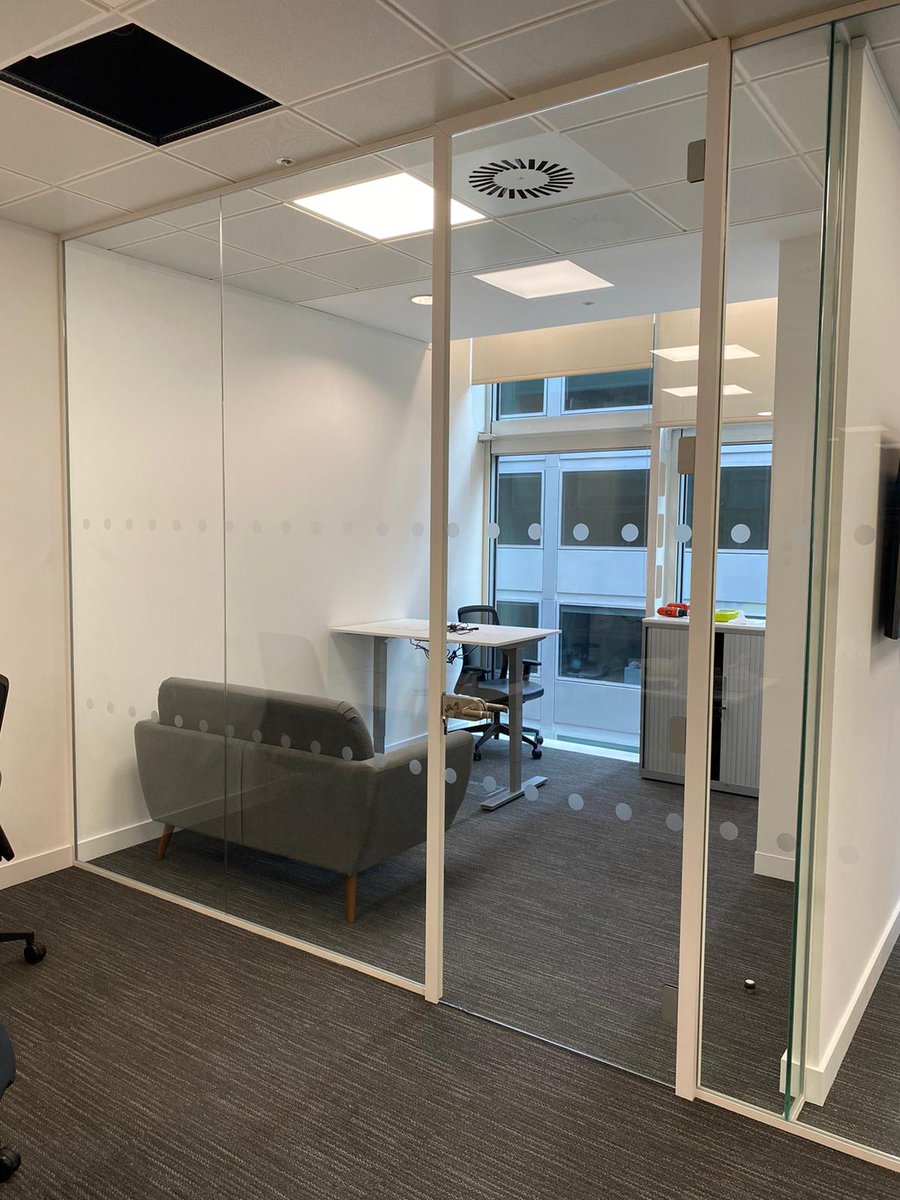 PremfixLondon's tweet photo. Recently completed glass office/boardroom at Gracechurch Street. Completed out of hours before the tenant moved in to avoid disruption. A high standard finish from the team as always! #glassoffices #officefitout #meeting #partitioning @LondonPartition https://t.co/byjKNTO9PP