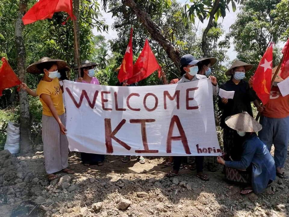 Locals staged a rally in Hopin to show their support for Kachin Independence Army (KIA) today. #WhatsHappeninglnMyanmar #MilkTeaAlliance #May15Coup