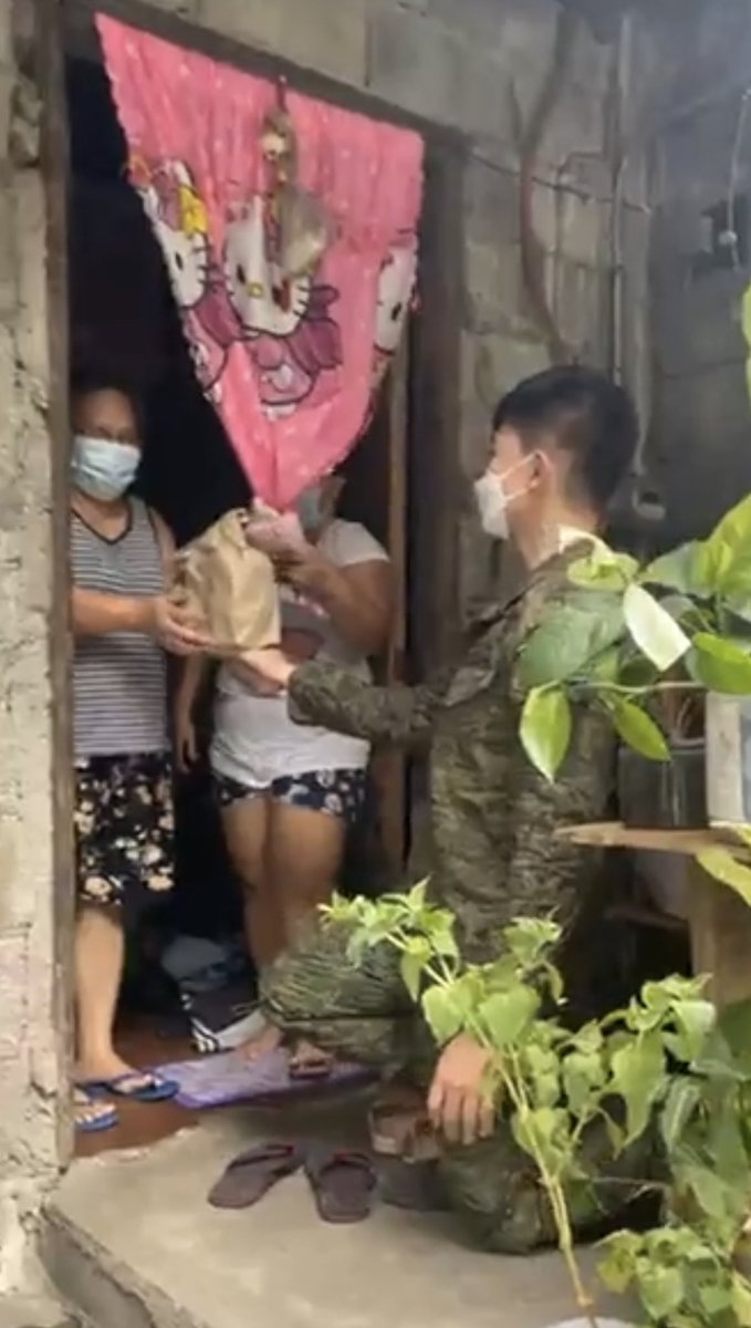 ronnieliang's tweet image. Preparation &amp;amp; Distribution of Meals here at Barangay Fortune Marikina City.
#ParaSaBayan 🇵🇭
#HelpingOneAnother 
#Army 
@TeamAFP @yourphilarmy @AFPCRS @CRSAFP