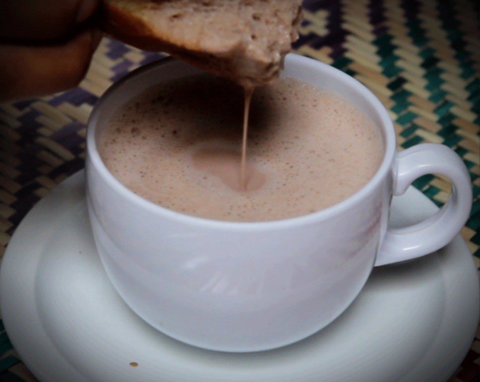 Sirfreshsemi's tweet photo. If you still deep your bread inside tea may you never lack anything good in life 🙏 https://t.co/HeDiHXrO9S