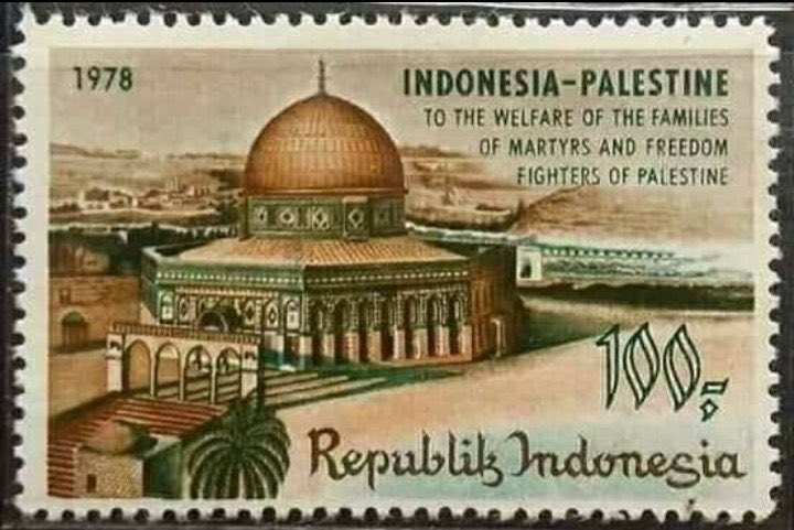 Perangko tahun 1978 ini mungkin bisa dibuat versi tahun 2021-nya. Saya suka. Mau saya koleksi.

Itung2 nambah penghasilan PT. Pos dan bisa sebagian hasil penjualannya didonasikan ke Palestina.