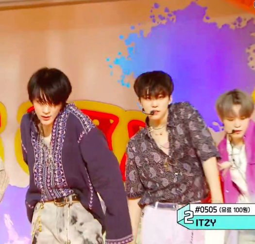 เจโน่ใส่เสื้อม่อฮ่อม แจมินใส่เสื้อช้างไทย