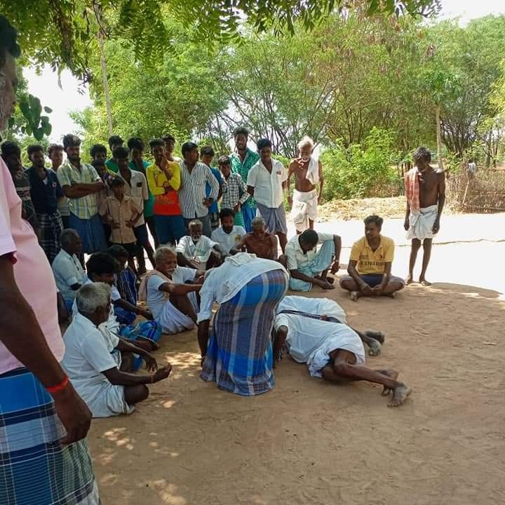விழுப்புரம் ஒட்டனந்தலில் கோவில் திருவிழாவை முன்பே நடத்தியத்திற்கு பட்டியல் இனத்தைச் சேர்ந்த 3 முதியவர்களை ஊர் பஞ்சாயத்தில் காலில் விழ வைத்த கொடூரம்: 8 பேர் மீது வன்கொடுமை தடுப்புசட்டம் உள்ளிட்ட 5 பிரிவுகளில் வழக்குப்பதிவு. கைது நடவடிக்கை பாயும் என <a href="/vpmpolice/">Viluppuram District Police</a> மாவட்ட எஸ்.பி தகவல்.