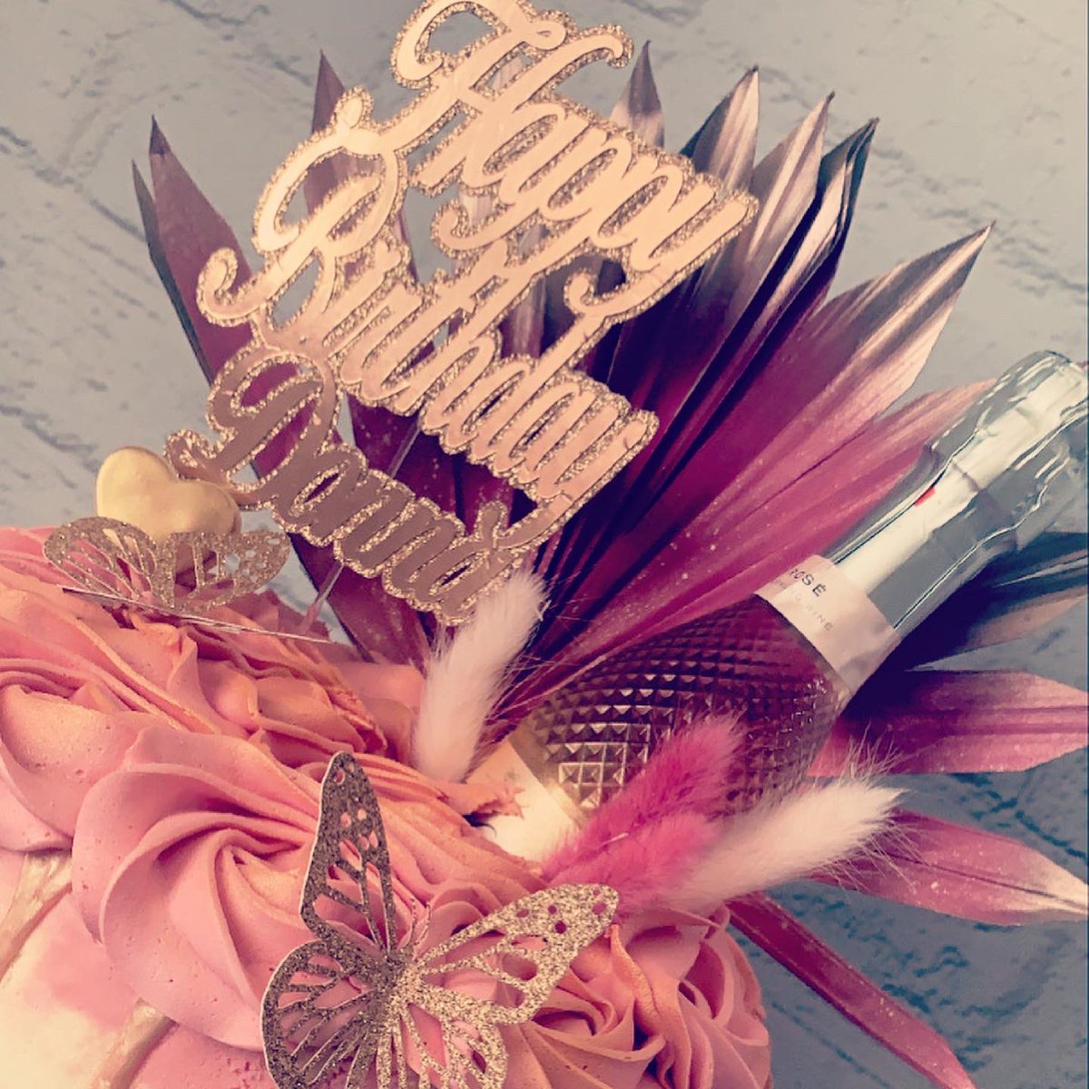 fairybakesx's tweet photo. 😍😍 #cakes #dripcakes #celebrationcakes #hemelhempstead #fairybakes https://t.co/jwlhCvniar