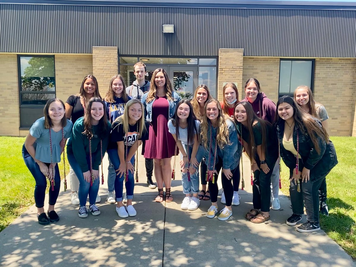 YorktownArt's tweet photo. Nahs senior luncheon! Going to miss this awesome group! https://t.co/IBvNxaYHlP