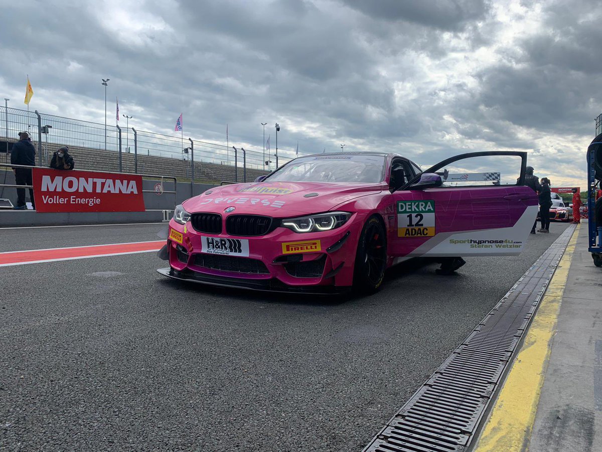 First ever Qualifying for us is underway! 
#bmwm4gt4 #bmw #racing #gocharlie