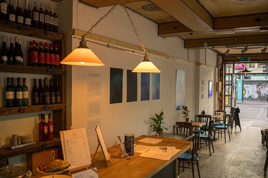 We spoke to Matteo Maione, Manager of Hoxton Cabin about the space he describes as "Relaxed, Quirky and Warm." and the importance of natural light. 

#hoxton #coworking #hybridwork 

tallymarket.co.uk/articles/an-in…