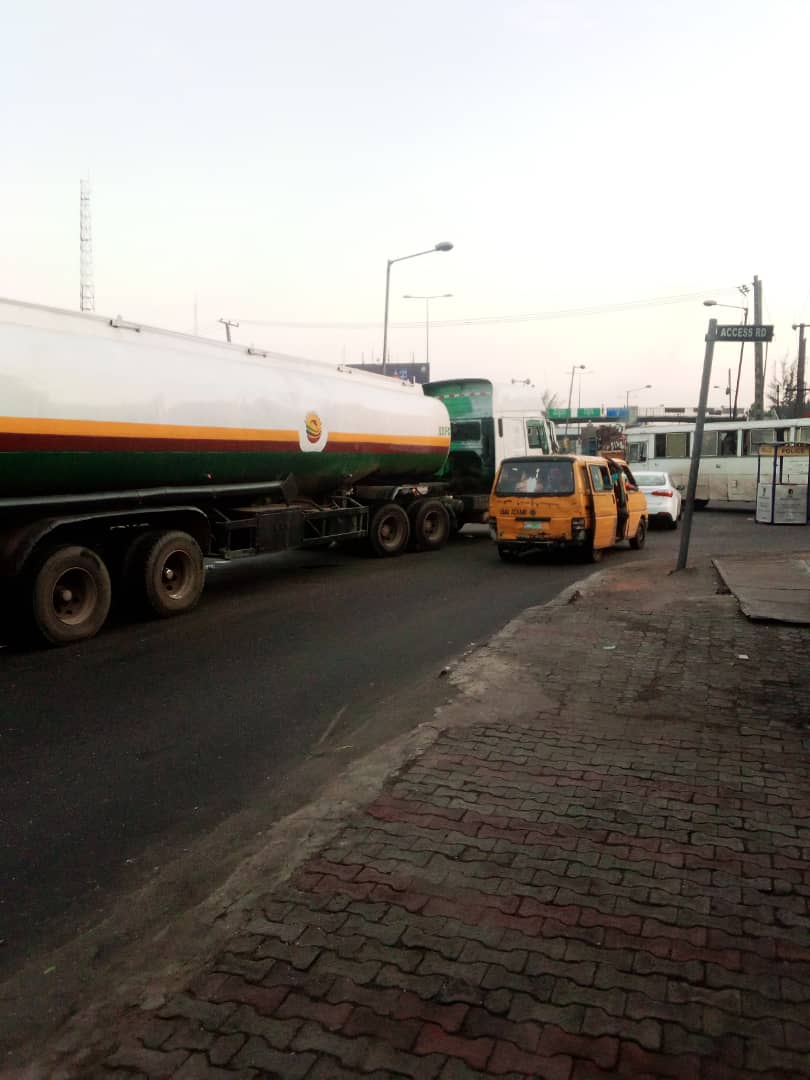 lagostraffic961's tweet photo. 8:41 am

#TrafficRadioUpdates
#AskLTR #ForAGreaterLagos #SolvingLagosTraffic

Broken down loaded tanker in front of BERTOLA inward  Ikorodu road with SHAFT problem. 

@followlastma are on ground monitoring and controlling traffic.
 It's not affecting traffic ATM. https://t.co/B7sHuAigzM