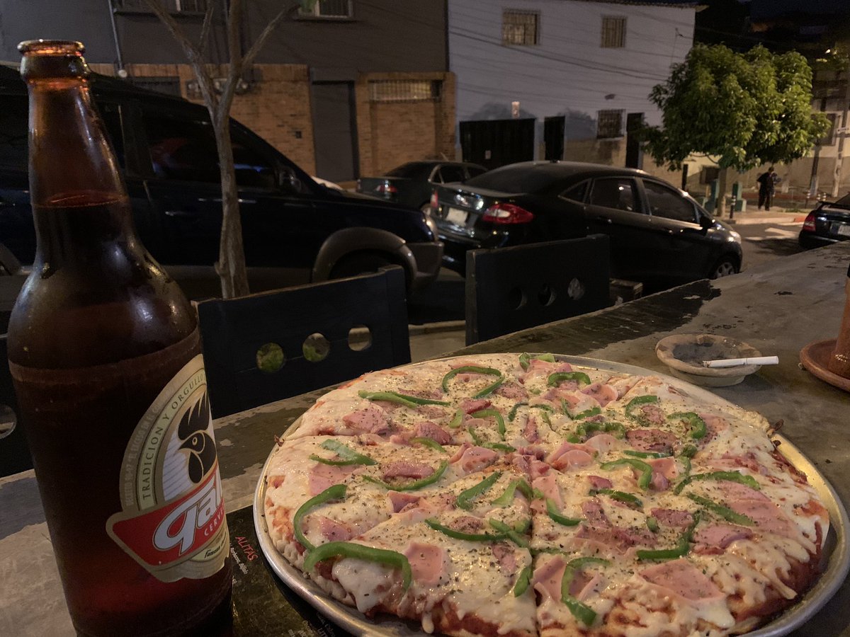 lenyone's tweet photo. Hoy me fui a donde pato @luis261285 buen lugar para una buena platica con los amigos @La_Dbs #PizzalitasRuta1 #4grados hay que darse sus lujos de vez en cuando 👌🏽 https://t.co/3mt2BxtXQg