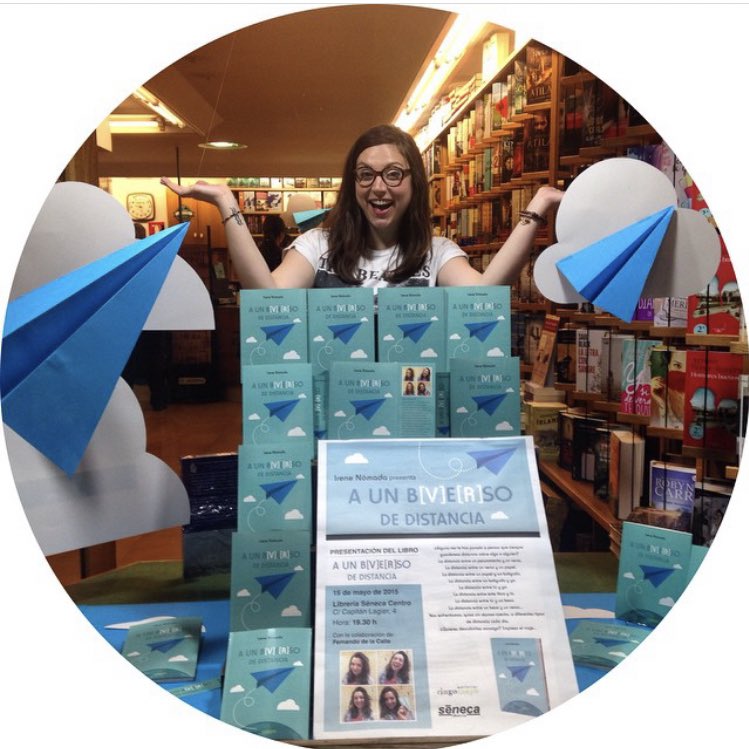 Hace seis años (OMG) en la presentación de mi hijo de papel📖

Gracias siempre a <a href="/Libreria_Seneca/">Librería Séneca</a> por todo su cariño y entrega. Y por hacer el escaparate más bonito del universo✈️💙💭

Me sigo emocionando como aquel día. Uno de los más felices de mi vida.