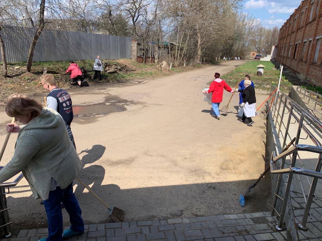 Субботник в ГУЗ "Веневская ЦРБ"