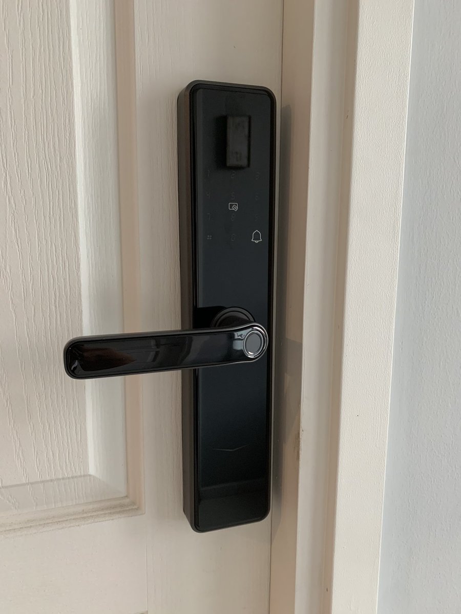 minxoo11's tweet image. มารีวิวประตู digital door lock เจ้านี้ดีมาก คุ้ม ดีไซน์สวยราคาไม่แพง 4,990 รวมติดตั้งแล้ว สามารถใช้ลายนิ้วมือ รหัส คีย์การ์ดในการเข้าออกได้ คุ้มมากกกกกกกก

#ไว้รีวิวห้ามขายของโว้ยย