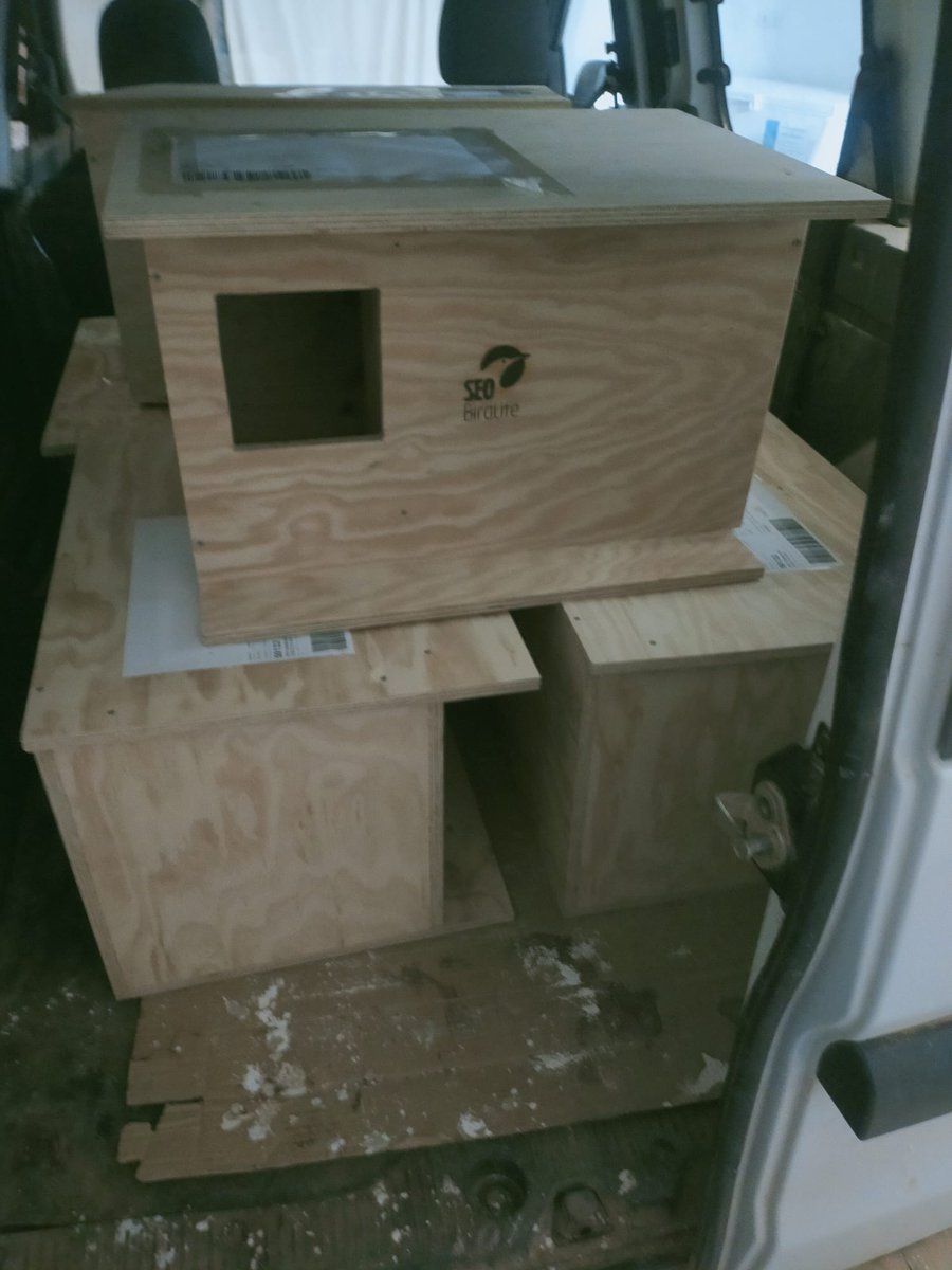 Felicidades a las agricultoras y agricultores!!! Para celebrarlo <a href="/SEO_BirdLife/">SEO/BirdLife</a> hemos entregado cajas nido de lechuza en Codo y Belchite con el objetivo de lucha biológica y reducir el uso de rodenticidas