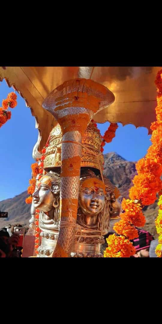 भोले भवसंकट हरण, भोले जग आधार, भोले तुम स्वयंभू भये, भोले तुम अप्रमपार

हर हर हर महादेव !!!! #BabaKedar <a href="/narendramodi/">Narendra Modi</a>