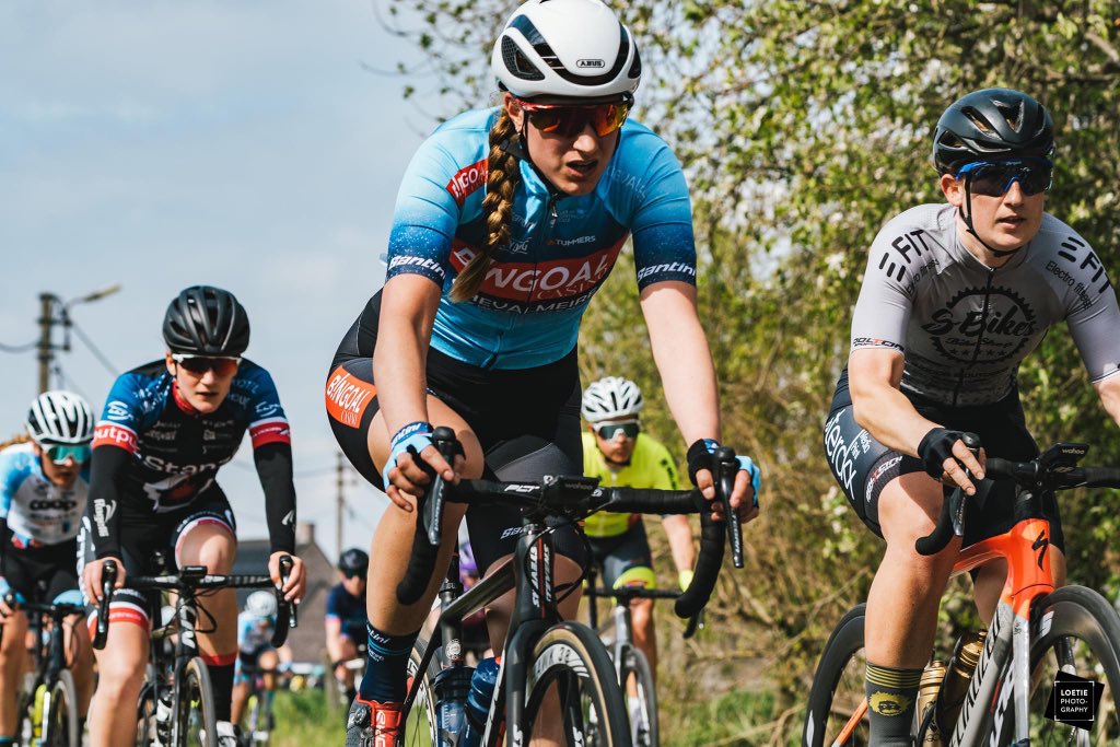 Vorige zaterdag reed Arianna opnieuw naar een top 10 plaats in de UCI 1.2 wedstrijd GP Eco Struct. Ze werd knap achtste! En we zagen opnieuw een sterk team. Next: 26/5 kwalificatie voor NK Tijdrijden en 6/6 Dwars door de Westhoek! 🚀 #sbikesdoltcini 📸Loetie