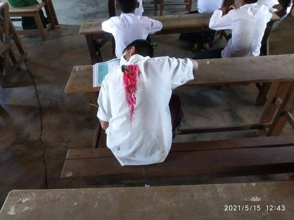 PPPThin's tweet photo. @media_chin Ye-U, Sagaing: Students demonstrated and portrayed how education under the SAC would be like. Soldiers bearing guns ruling the school classrooms, where even children are prone to brutal violence and death.
#WhatsHappeningInMyanmar 
#May15Coup https://t.co/BAea9fBOkG