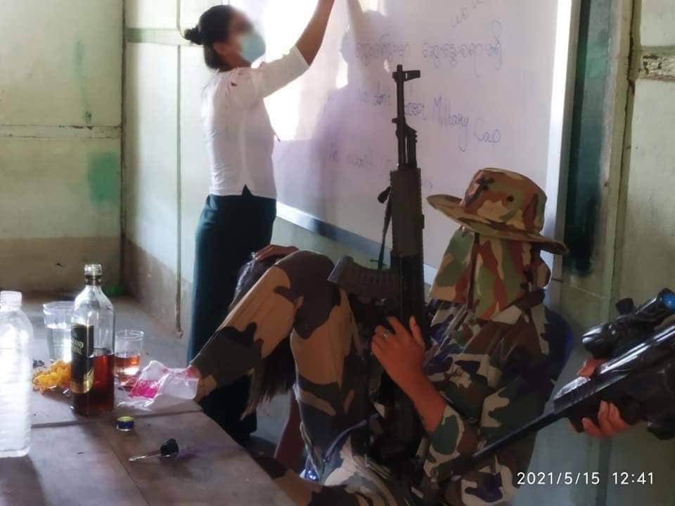 PPPThin's tweet photo. @media_chin Ye-U, Sagaing: Students demonstrated and portrayed how education under the SAC would be like. Soldiers bearing guns ruling the school classrooms, where even children are prone to brutal violence and death.
#WhatsHappeningInMyanmar 
#May15Coup https://t.co/BAea9fBOkG