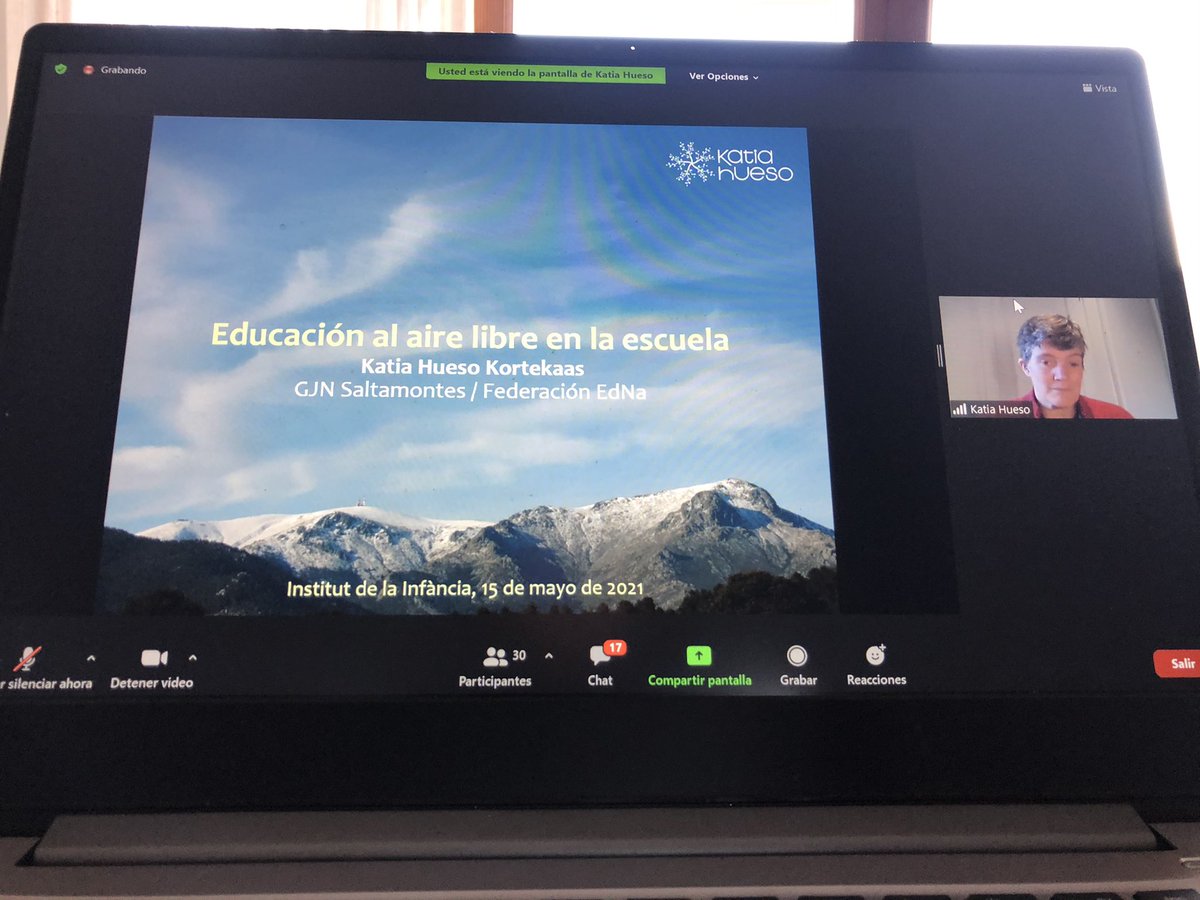 Martaprat6's tweet photo. Gaudint d’un matí de la mà de @katiahueso i @carme_ccols 
Educació a l’aire lliure🍃🦎🕸amb la xarxa d’amigues de l’Institut de la infància🌈 #educacionenlanaturaleza https://t.co/GE6JdzBNsY