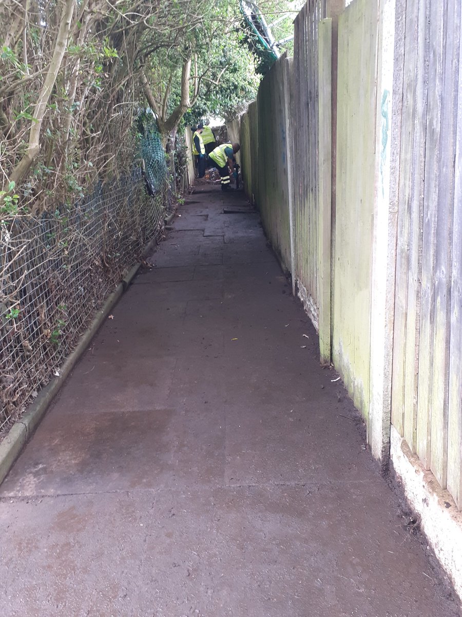 DruidsHeathHousing (@druidsheathhsng) on Twitter photo The Estate Caretaking Team have been working hard last week, another clearance job done. Baverstock Alleyway before and after <a href="/BrumGreenJulien/">Julien Pritchard</a> #CleanUp The Estate Caretaking Team have been working hard last week, another clearance job done. Baverstock Alleyway before and after <a href="/BrumGreenJulien/">Julien Pritchard</a> #CleanUp